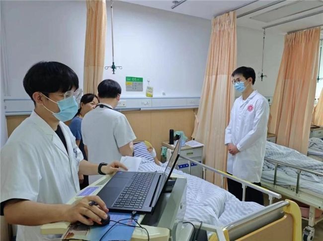 从“医学生”到“医生”—— 温医大小黄书
“全科心·海岛情”暑期实践队开展沉浸式职业医生体验 