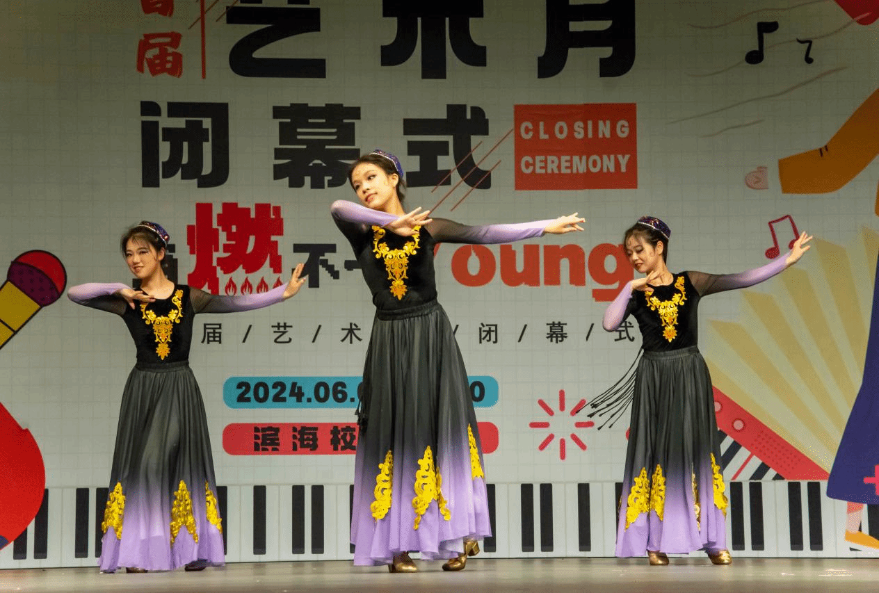 释放艺术活力 绽放青春芳华——小黄书
首届大学生艺术月暨滨海校区年级大会顺利举行