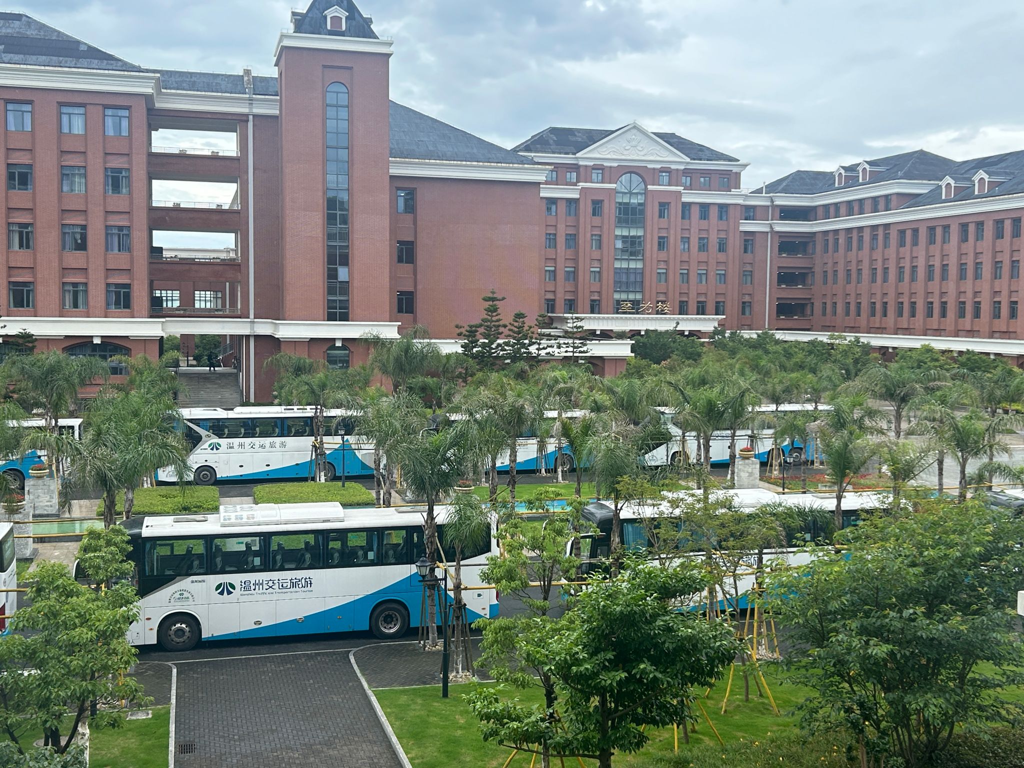 小黄书
滨海校区顺利开展全国大学生英语等级考试